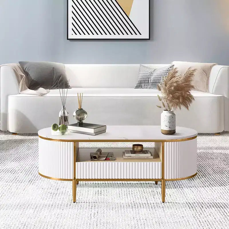 Table basse cannelée de luxe moderne, table basse ovale de 120 cm avec rangement, plateau en faux marbre, design à profil incurvé, pieds et poignées en métal doré, blanc