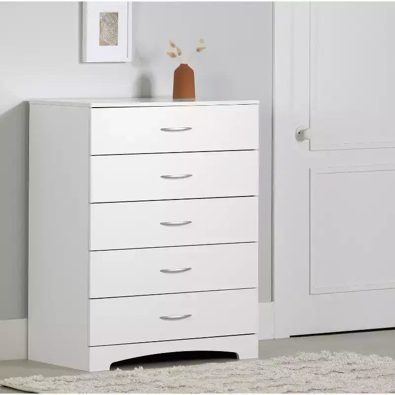 Commode verticale HomeStock de 7 po de hauteur en panneaux de particules avec 5 tiroirs, finition blanche