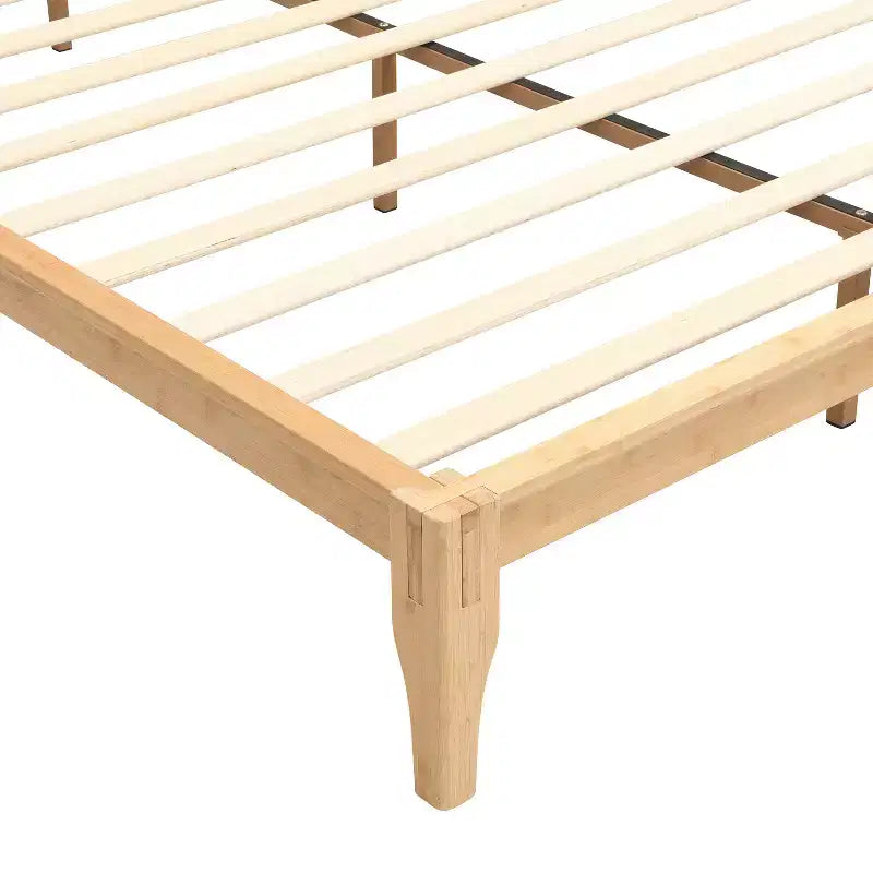 Lit plateforme Merax en bambou de style moderne Mid-Century avec tête de lit et support métallique