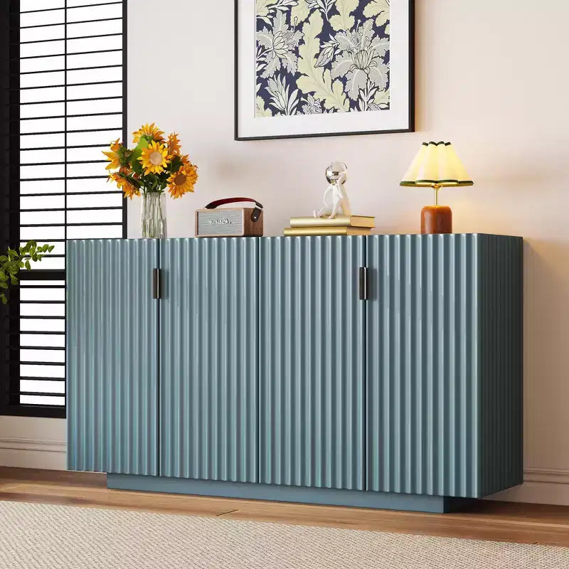 Buffet Whisen à 4 portes cannelées avec étagères réglables