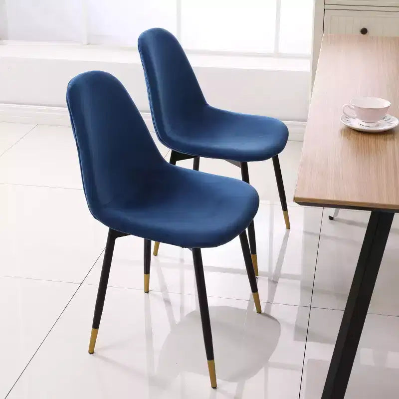 Lot de 4 chaises de salle à manger modernes Okak en tissu, avec dossier incurvé et pieds métalliques inclinés, chaises d'appoint pour cuisine et salle à manger