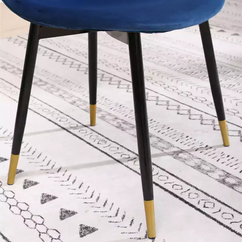 Lot de 4 chaises de salle à manger modernes Okak en tissu, avec dossier incurvé et pieds métalliques inclinés, chaises d'appoint pour cuisine et salle à manger