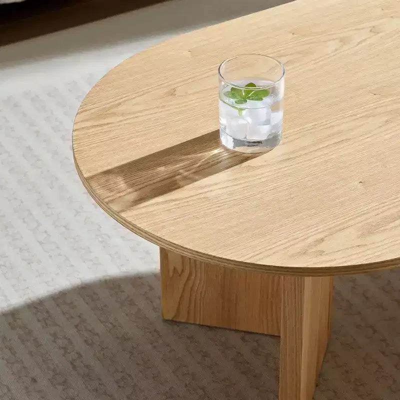 Table basse ovale moderne Okak 39L, petite table d'appoint avec base piédestal robuste, taille compacte pour salon et chambre à coucher