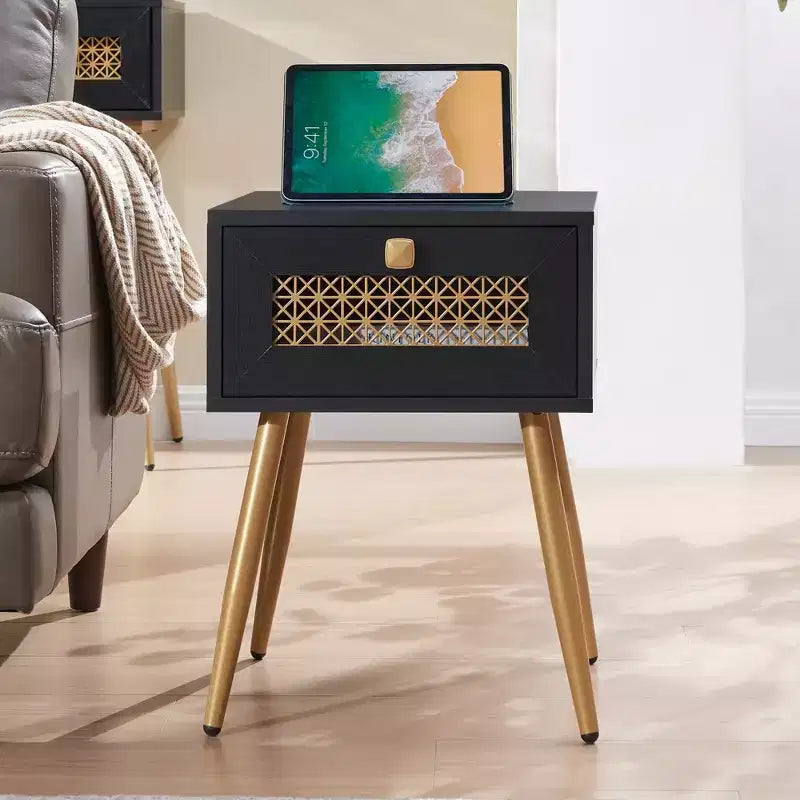 Table d'appoint de ferme avec tiroir Hues Farmhouse, plateau étanche et design incurvé