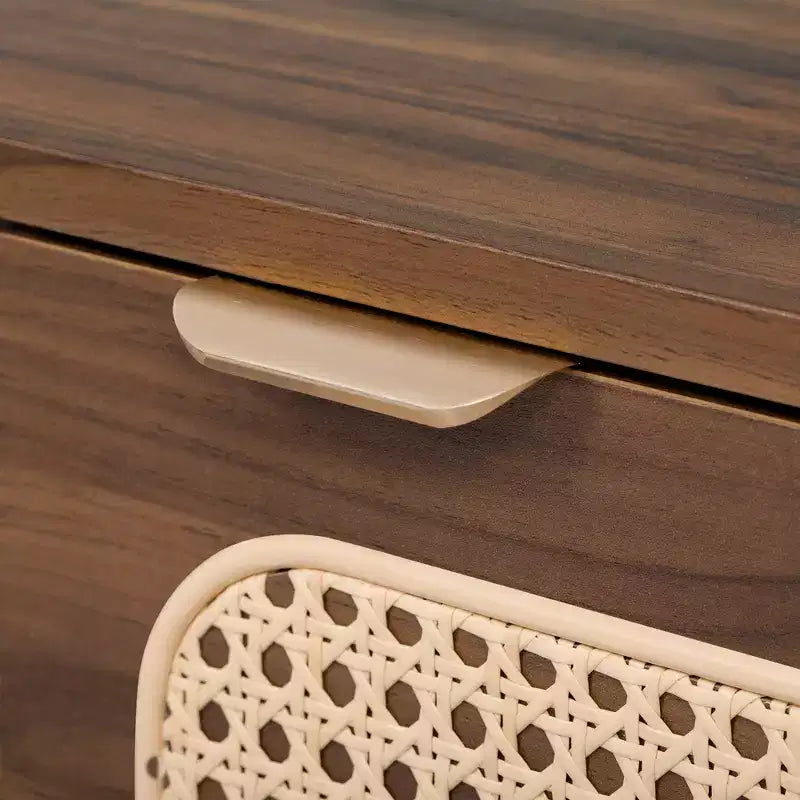 Meuble TV ModernLuxe pour TV jusqu'à 85 pouces, meuble de divertissement avec étagères ouvertes et portes en rotin, table console, noyer