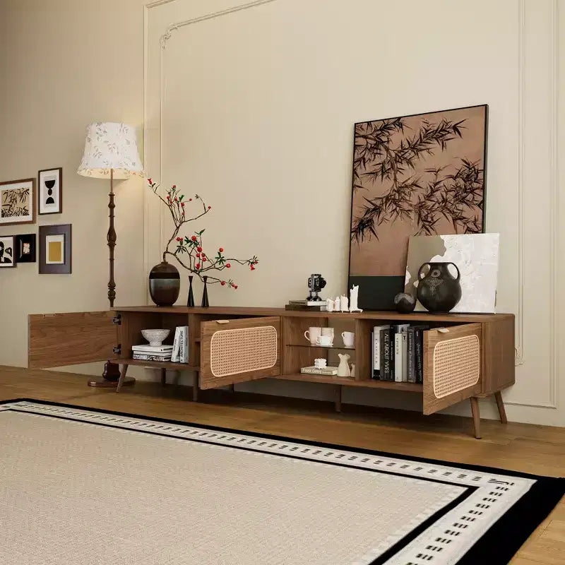 Meuble TV ModernLuxe pour TV jusqu'à 85 pouces, meuble de divertissement avec étagères ouvertes et portes en rotin, table console, noyer