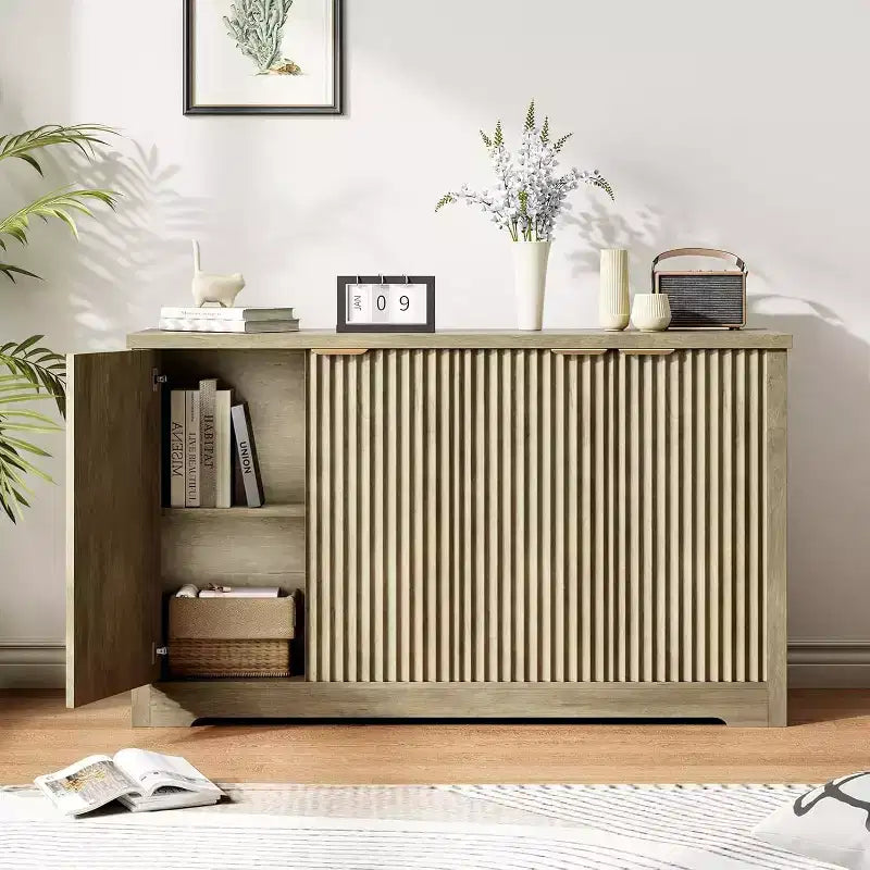 Bahut moderne cannelé en bois avec 4 portes et étagère réglable, plateau spacieux, console polyvalente pour buffet et bar à café pour salle à manger