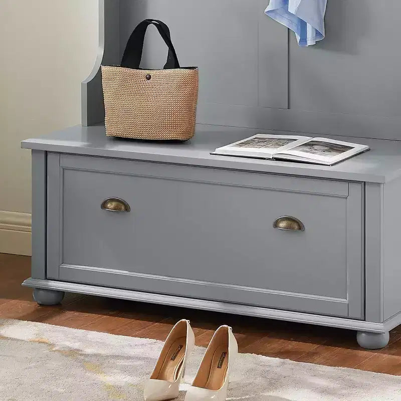 Appendiabiti da ingresso con scarpiera, panca contenitore, ganci appendiabiti e ripiani aperti, stile rustico per ingressi e corridoi