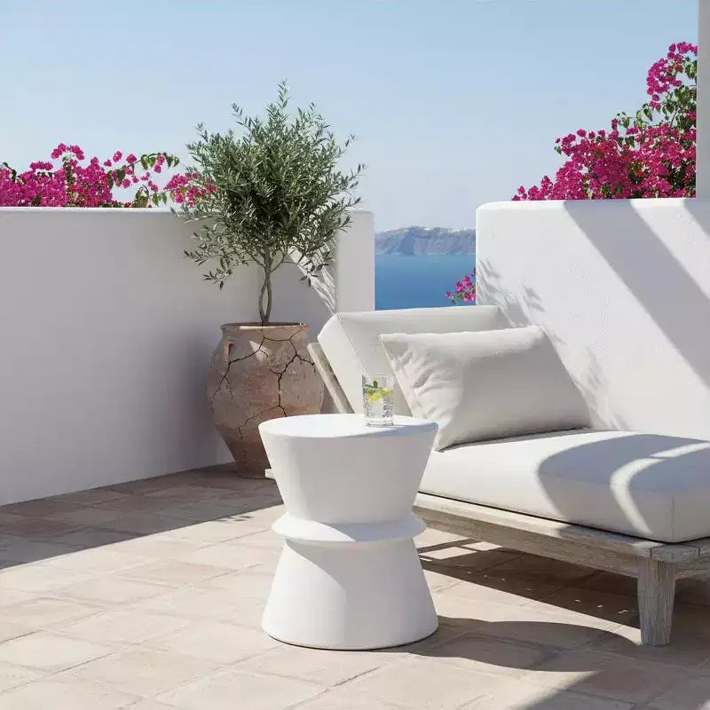 Lightweight Concrete Outdoor Side Table  Modern Sculptural Design, Weather-Resistant & Easy to Move for Patio, Balcony or Garden