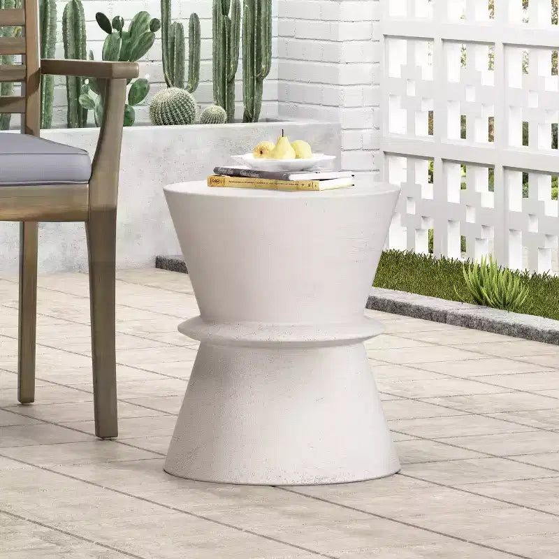 Lightweight Concrete Outdoor Side Table  Modern Sculptural Design, Weather-Resistant & Easy to Move for Patio, Balcony or Garden