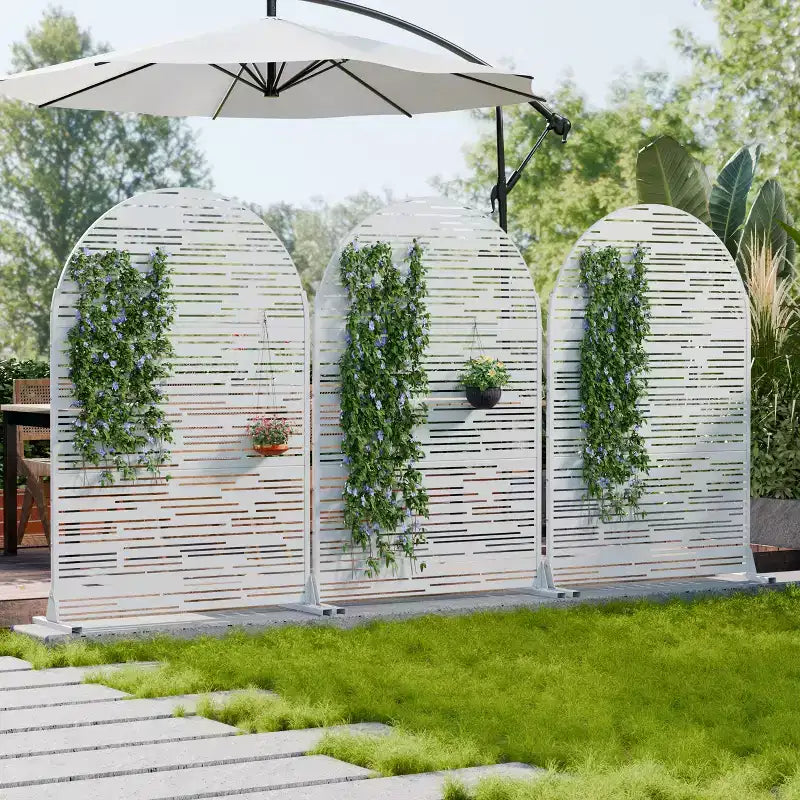 Dovelina 72H x 47W Écran d'intimité extérieur en métal arqué Panneaux de clôture autoportants Blanc/Marron pour Jardin Patio Terrasse Cour