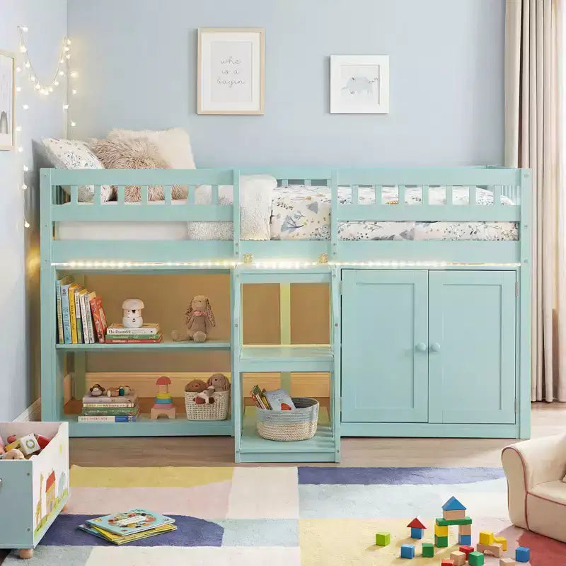 Lit mezzanine bas Costway avec lumière LED, escalier et garde-corps, lit jumeau moderne en bois pour enfants Blanc/Vert menthe/Gris