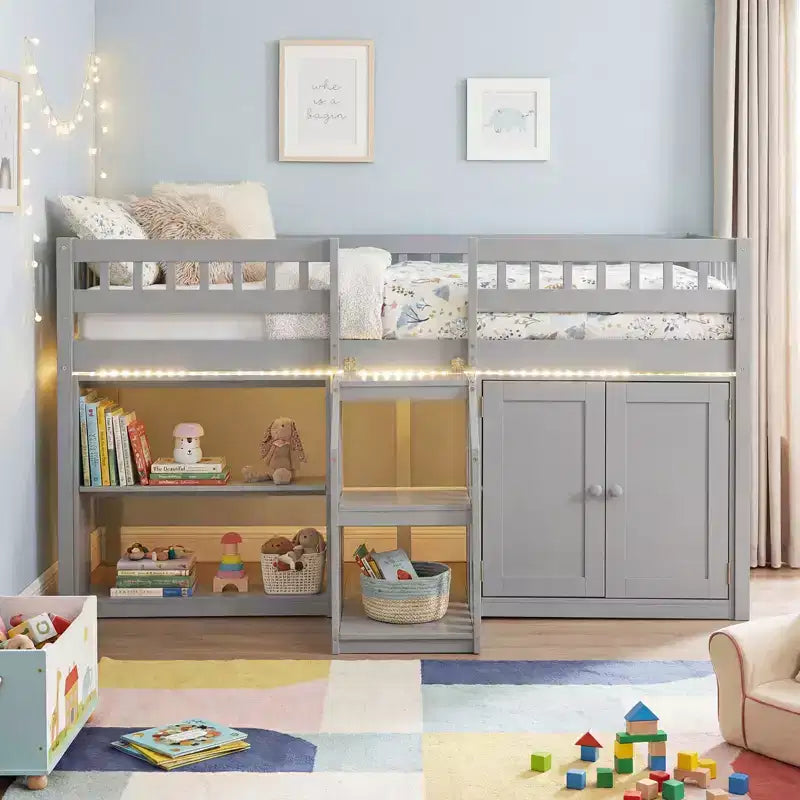 Lit mezzanine bas Costway avec lumière LED, escalier et garde-corps, lit jumeau moderne en bois pour enfants Blanc/Vert menthe/Gris