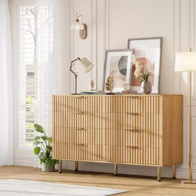 Commode cannelée à 8 tiroirs – Double commode de 137 cm de large avec tiroirs profonds, meuble de rangement en bois et support TV