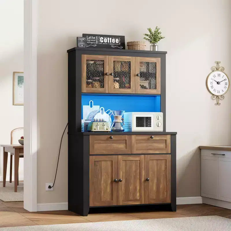 Garde-manger de cuisine moderne de 167 cm de haut avec vaisselier, buffet de bar à café avec station de recharge intégrée, grand espace de rangement avec portes vitrées et tiroirs