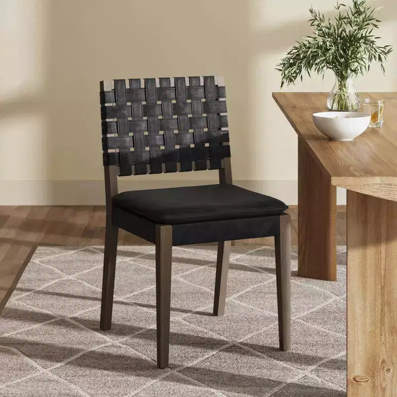 Chaise de salle à manger Nathan James Cohen en similicuir noir