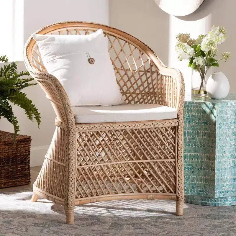 Fauteuil tressé en rotin naturel Casilda Bali & Pari