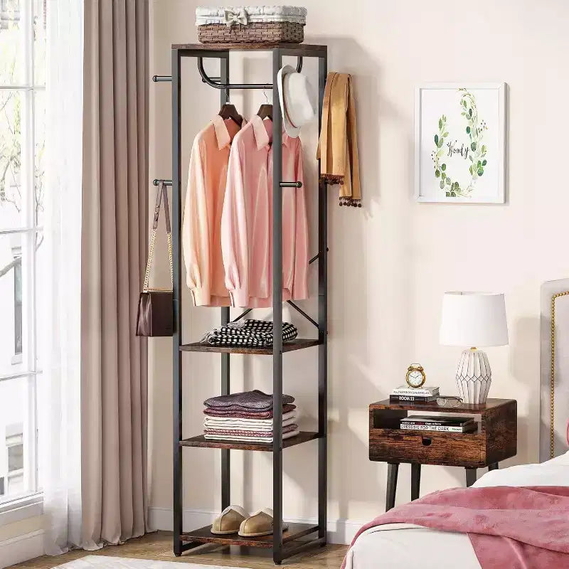 Appendiabiti da terra marrone