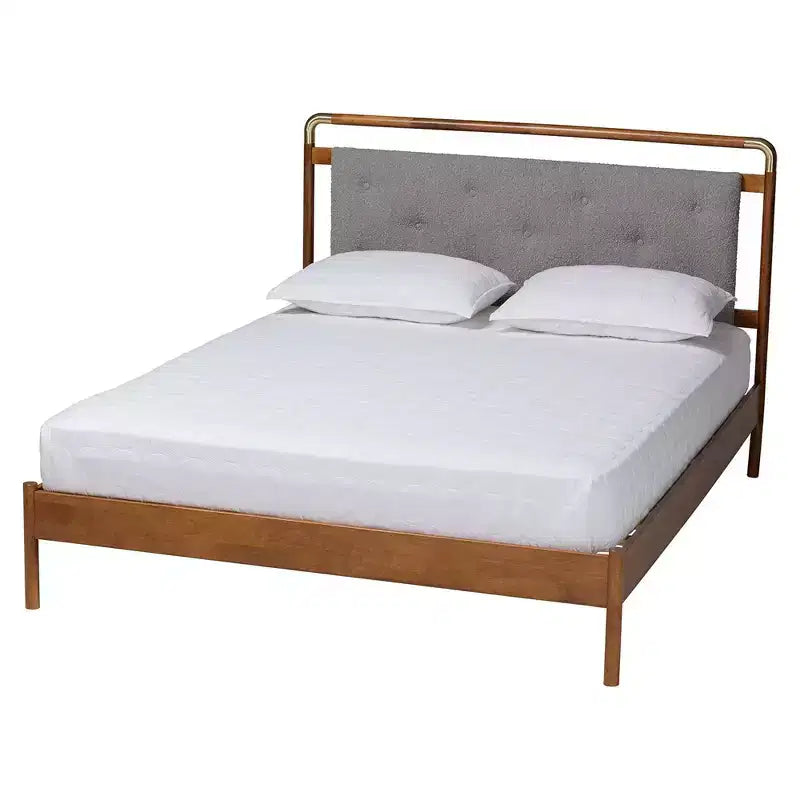 Lit plateforme Edwina en tissu bouclé et bois, format Queen size, gris clair/noyer marron, par Baxton Studio