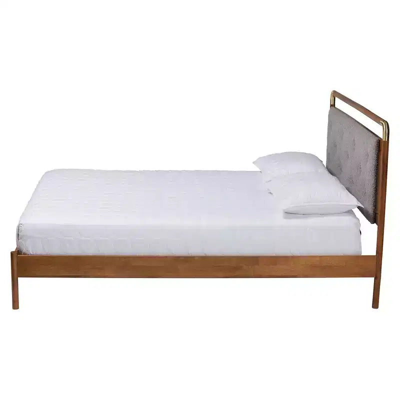 Lit plateforme Edwina en tissu bouclé et bois, format Queen size, gris clair/noyer marron, par Baxton Studio