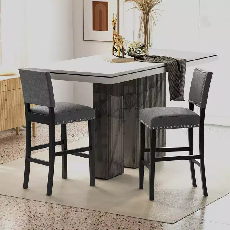 Lot de 2 chaises de comptoir/tabourets de bar Costway avec cadre en bois d'hévéa massif et patins réglables Gris et marron foncé