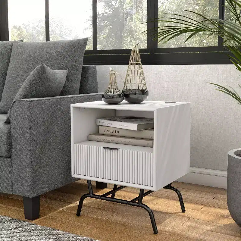 24/7 Shop At Home 18 Meadowgrove Table d'appoint moderne 1 tiroir avec ports USB et étagère