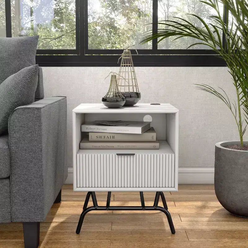 24/7 Shop At Home 18 Meadowgrove Table d'appoint moderne 1 tiroir avec ports USB et étagère
