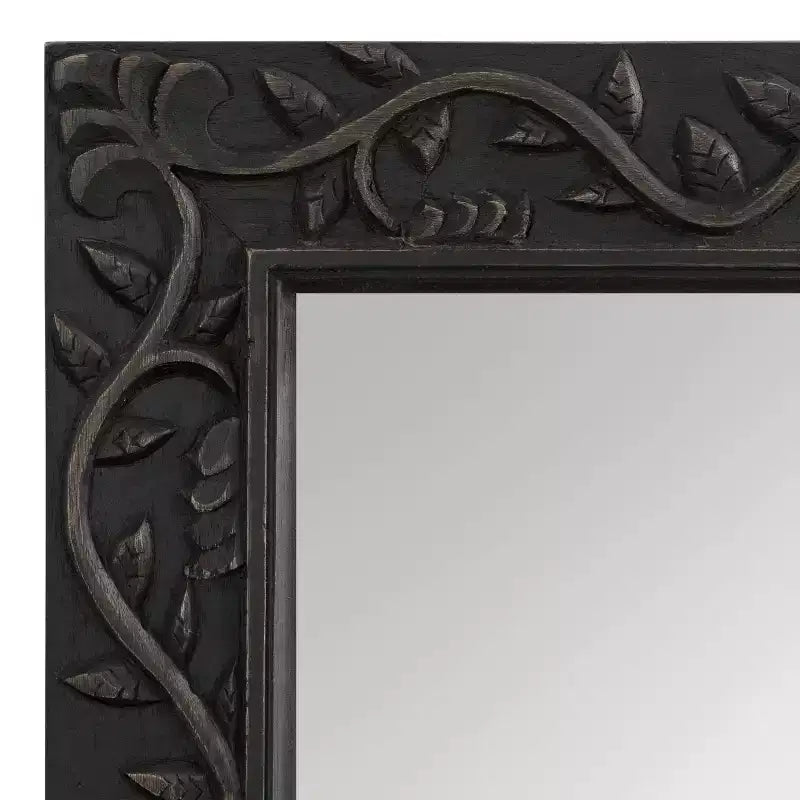 Miroir en bois sculpté Natesa 24x32 par Kate & Laurel All Things Decor