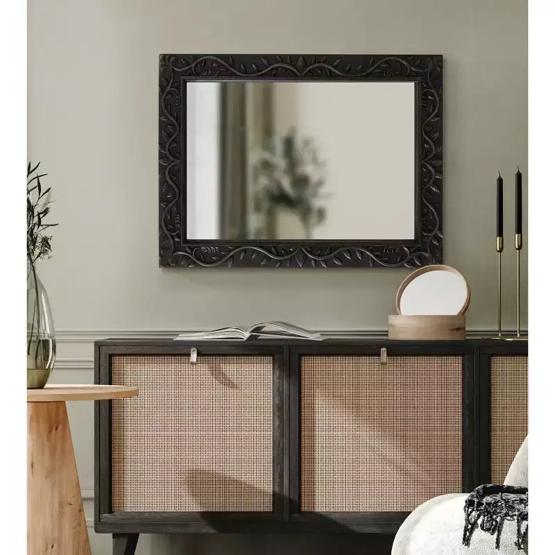 Miroir en bois sculpté Natesa 24x32 par Kate & Laurel All Things Decor