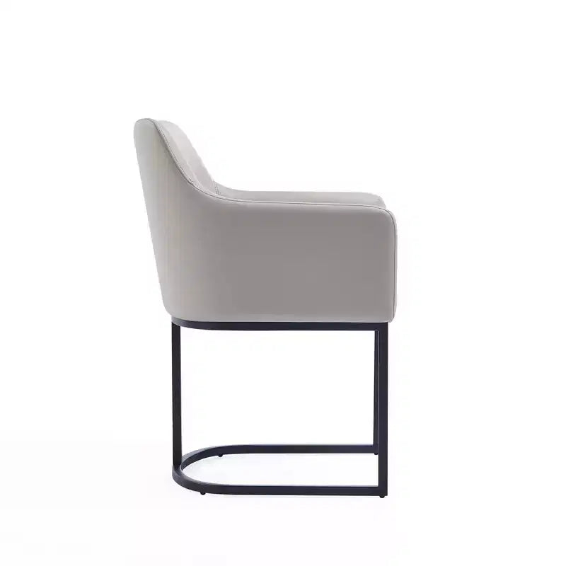 Chaise de salle à manger capitonnée en similicuir Serena - Manhattan Comfort
