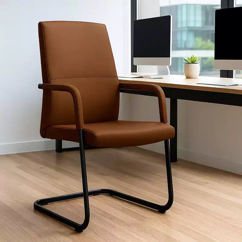 Chaise de bureau LeisureMod Evander moderne en similicuir noir - Piètement luge robuste - Chaise ergonomique pour bureau et visiteurs