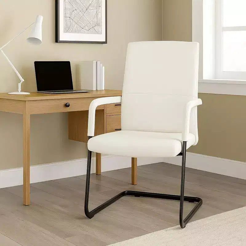 Chaise de bureau LeisureMod Evander moderne en similicuir noir - Piètement luge robuste - Chaise ergonomique pour bureau et visiteurs