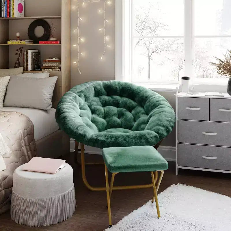 Fauteuil lune pliant en fausse fourrure Flash Furniture Gwen 38 Oversize avec pouf pliant pour dortoir et chambre à coucher
