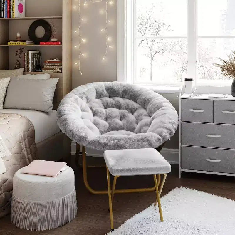 Fauteuil lune pliant en fausse fourrure Flash Furniture Gwen 38 Oversize avec pouf pliant pour dortoir et chambre à coucher