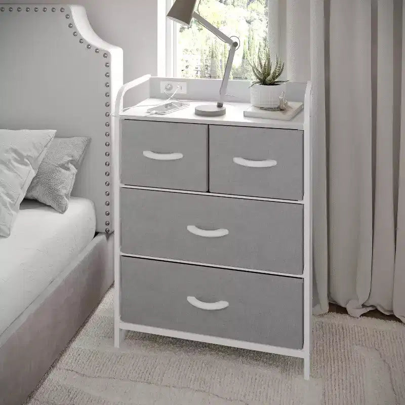 Flash Furniture Sodano Table de Chevet 4 Tiroirs avec Station de Charge, 2 Ports USB et 1 Prise, Cadre Métallique, Dessus, Tiroirs et Poignées en Bois Manufacturé