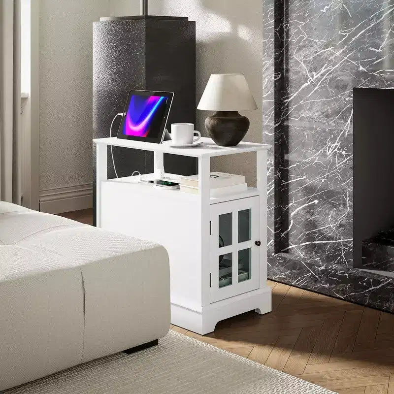 Table d'appoint HOMCOM avec station de charge, Table d'appoint étroite avec ports USB et prises, Rangement dissimulé et étagère ouverte pour salon