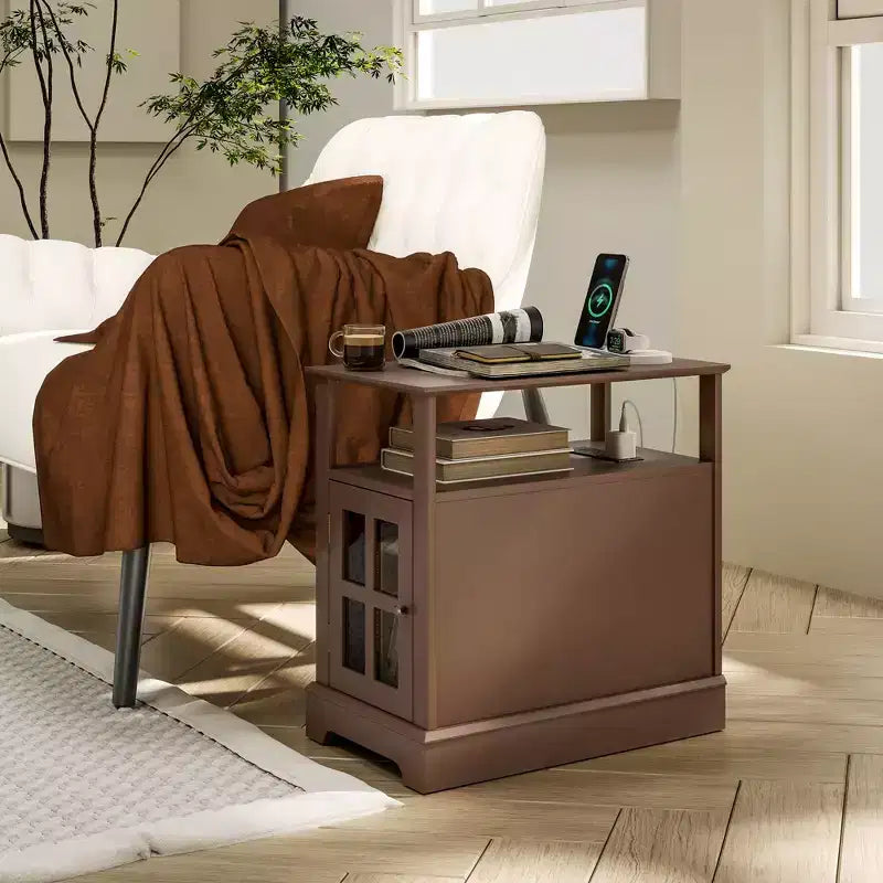 Table d'appoint HOMCOM avec station de charge, Table d'appoint étroite avec ports USB et prises, Rangement dissimulé et étagère ouverte pour salon