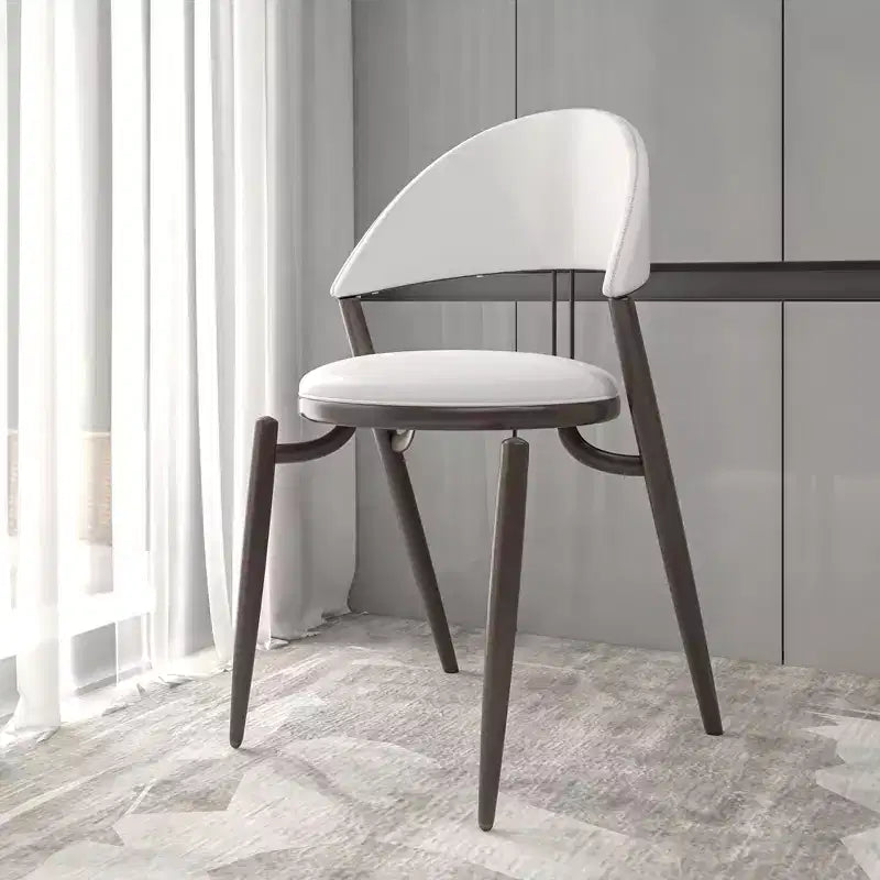 Chaise de salle à manger moderne LeisureMod Venice en cuir, chaise d'appoint rembourrée à dossier ouvert, avec pieds en métal, chaise de salle à manger sans assemblage, lot de 4