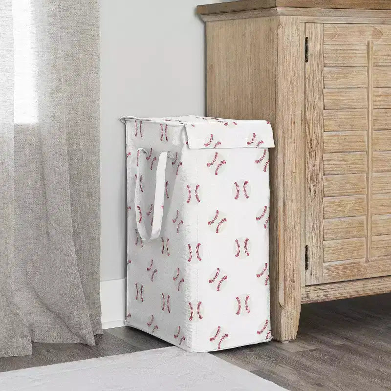 Sweet Jojo Designs Panier à linge pliable pour garçon avec poignées, écusson baseball rouge et blanc